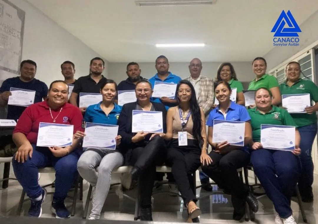 Realizamos cursos para reforzar el personal de cada uno de nuestros empresarios para poder apoyar a mejorar su operación interna.