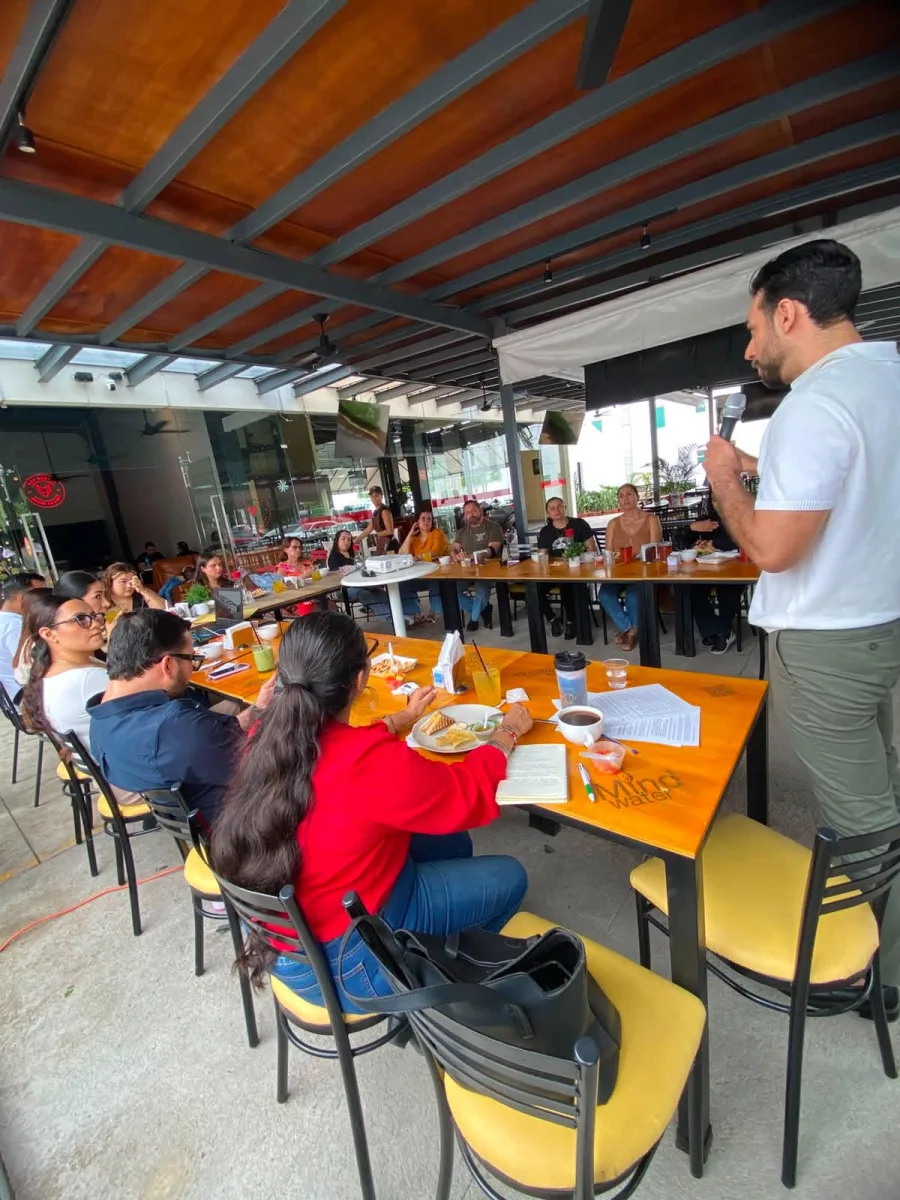 Realizamos nuestro primer Brunch Empresarial, un espacio para aprender, conectar y generar nuevas oportunidades para nuestros negocios impartido por Alberto Ríos Vázquez.